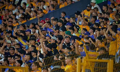 Plano Deportivo Libres Y Lokos Ingresan Al Estadio Universitario Pese A