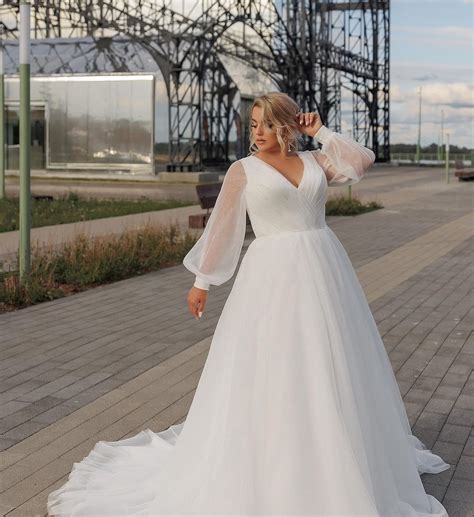 Wedding Dress Styles for Chubby Arms That You'll Love