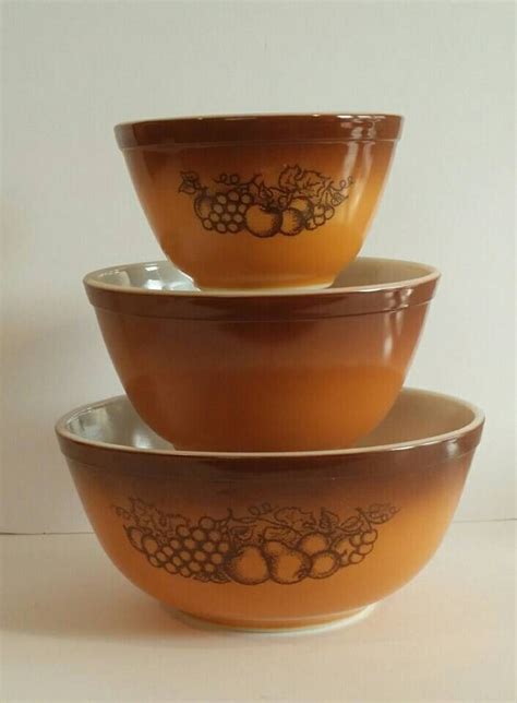 Vintage Set Of 3 Pyrex Old Orchard Fruit Harvest Brown Nesting Mixing