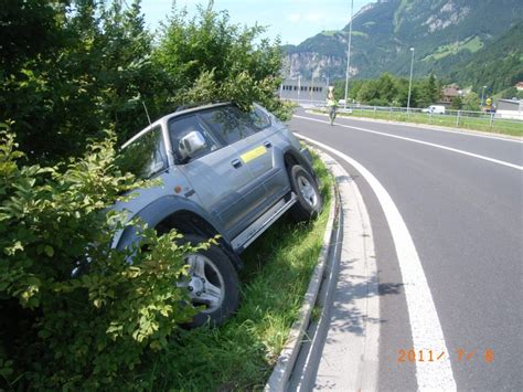 Selbstunfall Nach Sekundenschlaf Polizeinews Ch