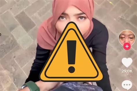 Viral Oklin Fia Seleb Tiktok Berjilbab Makan Es Krim Isyaratkan