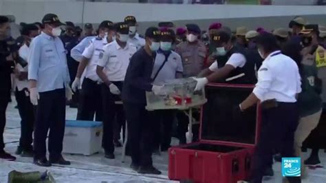 Indonesia Recupera Una De Las Cajas Negras Del Avión Siniestrado En El