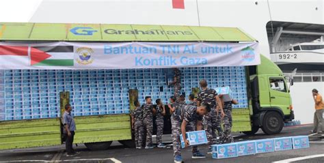 Tni Al Berangkatkan Bantuan Kemanusiaan Berupa Makanan Dan Minuman