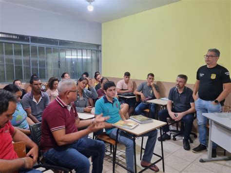 Policiais Civis Da DEAM De Rolim De Moura Participam De Palestra Sobre