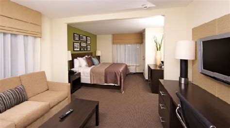 Holiday Inn Express & Suites Rogers - UPDATED 2018 Prices & Hotel ...