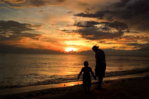 Cousins on the Beach | Shutterbug