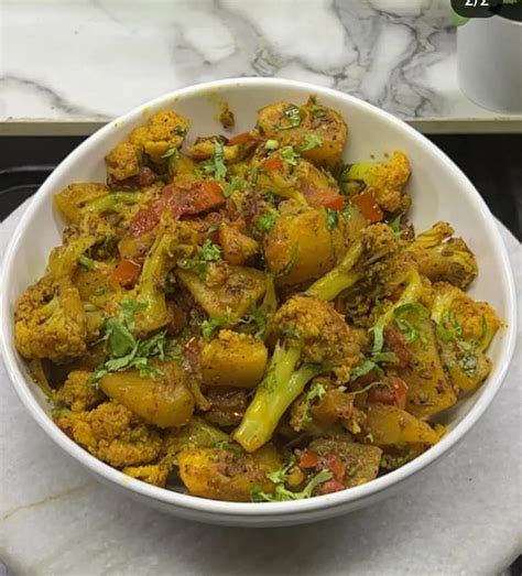 Pakistani Aloo Gobi Recipe Quick And Easy Potato Cauliflower Curry