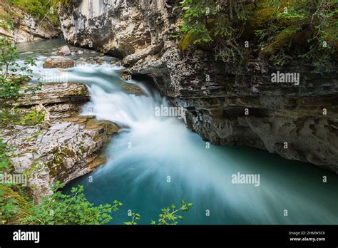 Johnston Canyon Upper Falls banff canada Stock Photo - Alamy