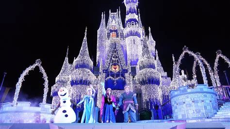 A Frozen Holiday Wish Cinderella Castle Lighting 2019 Front Row Center Magic Kingdom Wanna