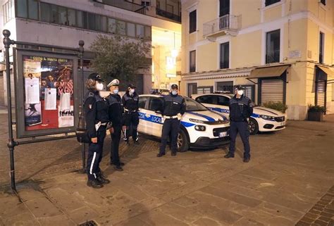 La Spezia Guida Il Camion In Contromano E Senza Patente Fermato