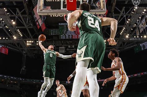 Los Bucks Ganan Sin Antetokounmpo Y Están A Un Triunfo De Las Finales