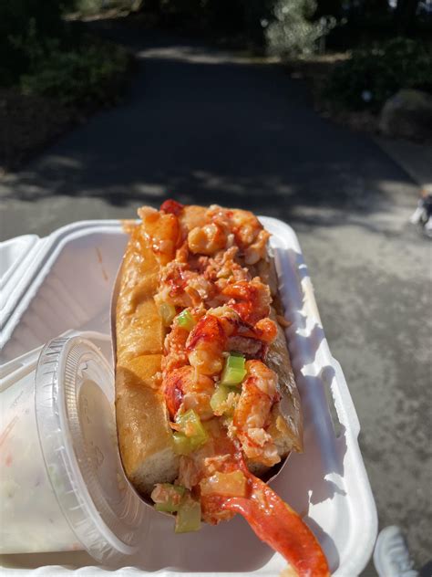 food truck lobster roll 1