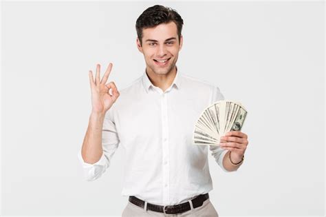 Retrato De Un Hombre Sonriente Confiado Foto Gratis