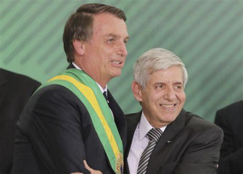 Bolsonaro almoça Heleno Moro e Fernando Azevedo