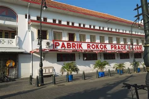 Sejarah Dan Perkembangan Pabrik Rokok Praoe Lajar Keindahan Gedung