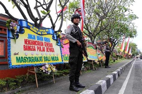 Dukung Akasaka Ditutup Karangan Bunga Berjejer Di Depan Polda