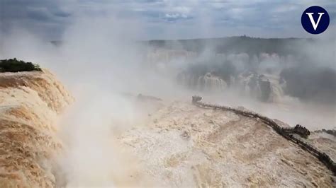 Las cataratas de Iguazú se desbordan tras fuertes lluvias torrenciales