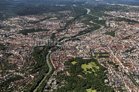 M Nchen Von Oben Stadtansicht Am Ufer Des Flu Verlaufes Der Isar In