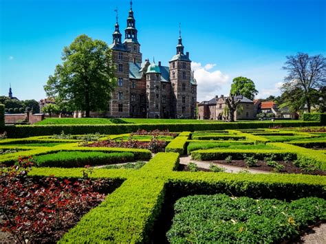 Rosenborg Castle Gardens, Copenhagen jigsaw puzzle in Castles puzzles ...