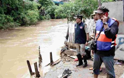 Katulampa Siaga Bpbd Dki Catat Rt Di Bantaran Sungai Ciliwung