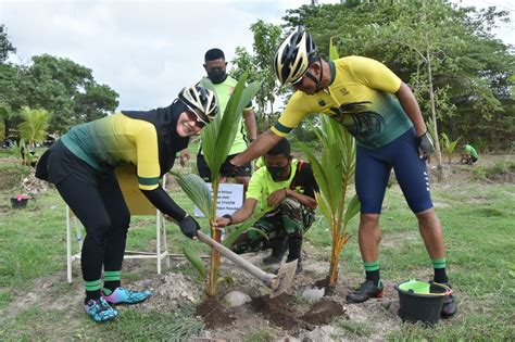 Danrem 174 Merauke Berbenah Untuk Keindahan Kelapa Sebagai Simbol