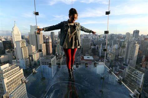 Vidro De Mirante Do Sampa Sky Trinca A Metros De Altura