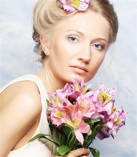 Premium Photo Woman With Pink Flowers