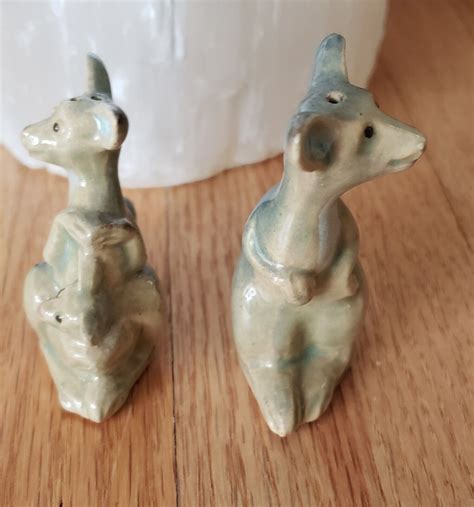 Vintage North Dakota Rosemeade Pottery Kangaroo Salt And Pepper Shaker