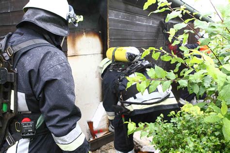 Feuerwehr L Scht Brand In Kleingartenanlage Tiefenlachen In Peiting