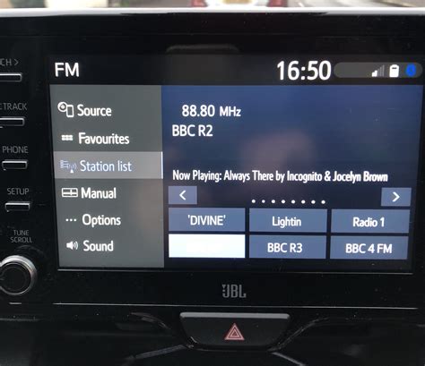 How do you save a radio station to favourites? - Yaris & Yaris Cross