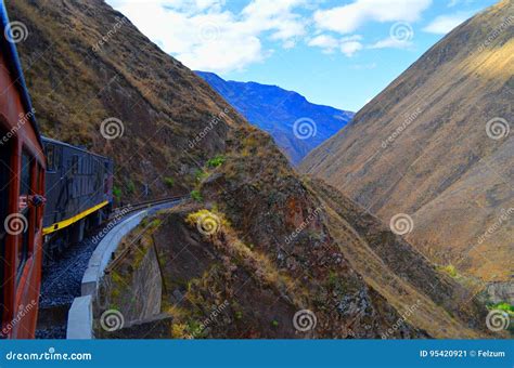 El Paseo Del Tren De La Nariz Del Diablo Ecuador Imagen De Archivo