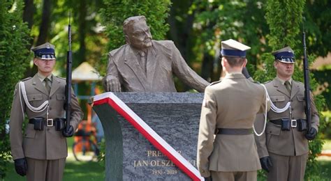 Odsłonięto pomnik Jana Olszewskiego Prezes PiS Polska jego marzeń