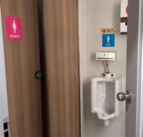 When You Really Need To Go To The Bathroom In Korea