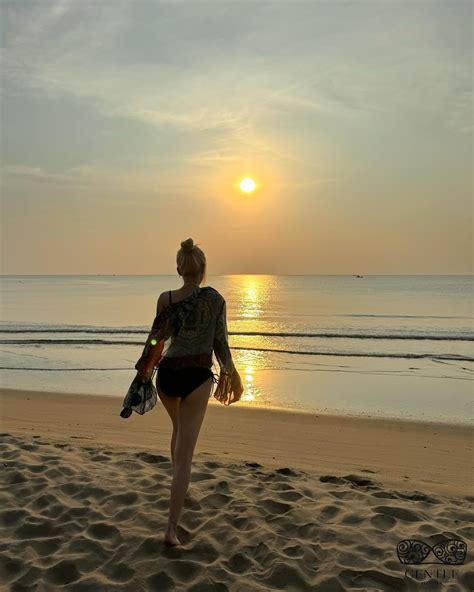 Top Ảnh Ca Sĩ Phương Ly Bikini Mảnh Sexy Cực Cháy