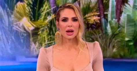 Ilary Blasi è fuori chi conduce l Isola dei Famosi Pier Silvio