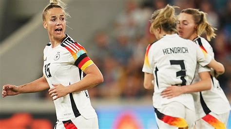 Nach Giulia Gwinn Und Klara B Hl Wenden Blamage F R Dfb Frauen