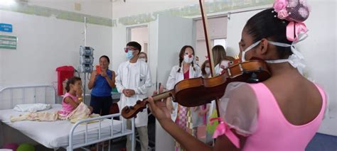 Concerto De Violino Personagens Infantis E Brinquedos Marcaram A