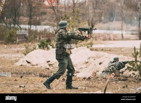 Deutsche Sturmgesch Tz Ostfront Fotos Und Bildmaterial In Hoher