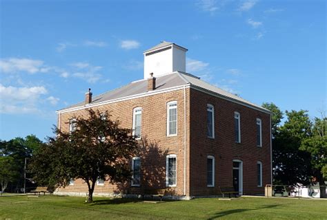 Van Buren County Courthouse Stock Photo - Download Image Now - iStock