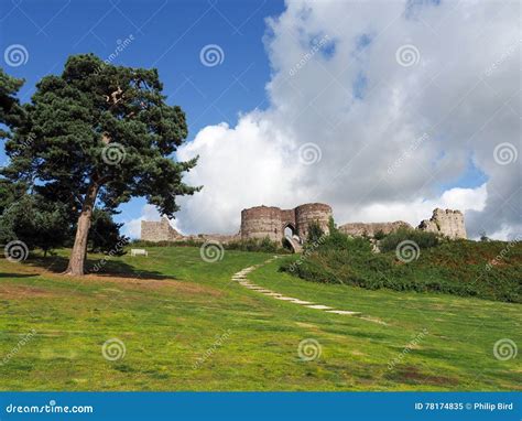 BEESTON, CHESHIRE/UK - SEPTEMBER 16 : Ancient Ruins of Beeston C ...