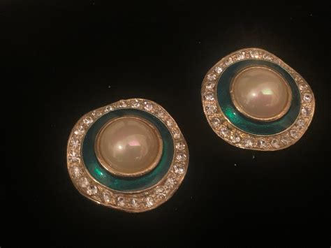 Vintage Gold Clip On Earring With Faux Pearl In The Center Surrounded