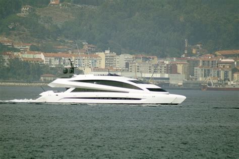 El Yate Royal Falcon One Trajo El Lujo A La Villa De Bouzas Vigo