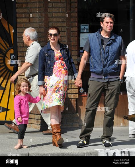 Alyson Hannigan Et Son Mari Alexis Denisof Prendre Leur Fille Satyana