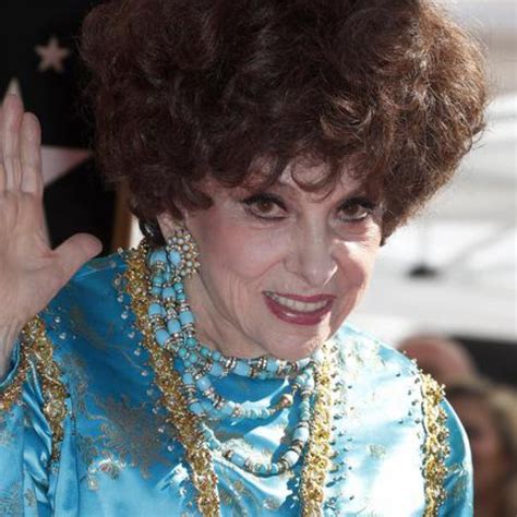 Gina Lollobrigida Torna A Casa Dopo L Operazione Gi Cammino