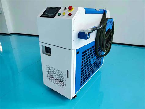 Hand Held Rust Laser Cleaning Machine For Metal Surface Rust Paint