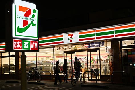 'I Want to Go': Viewers Shocked by 'Heaven' That Is 7-Eleven in Japan
