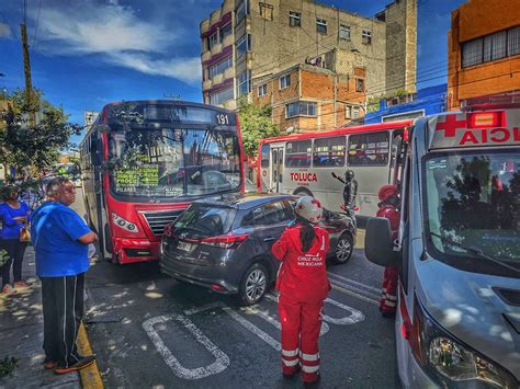 Atienden A 14 Lesionados Por Aparatoso Choque Entre Autobús De Pasajeros Y Vehículo Particular