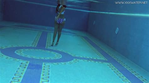 Andreina De Luxe Swims Naked And Beautiful In The Pool