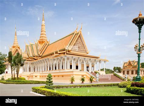 Inside the gardens of the royal palace in Cambodia Stock Photo - Alamy