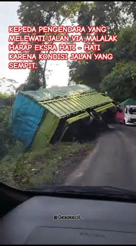 Truk Tergelincir Di Ruas Jalan Malalak Truckmania Truck Fuso Hino